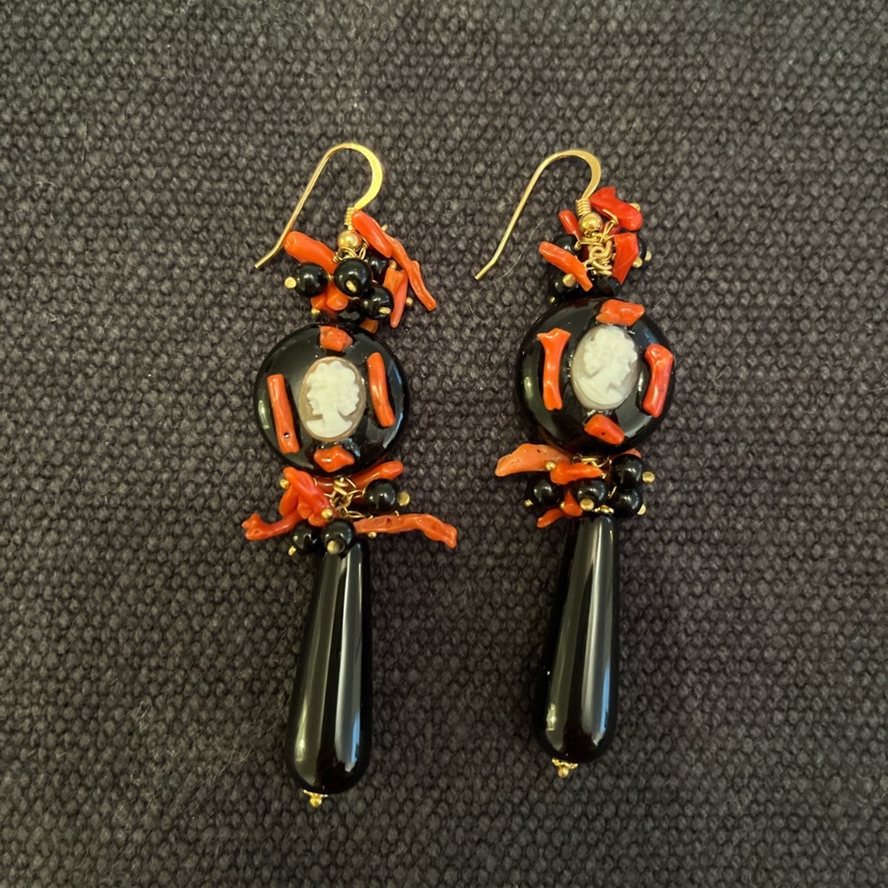 Beautiful earrings with real cameo and red coral